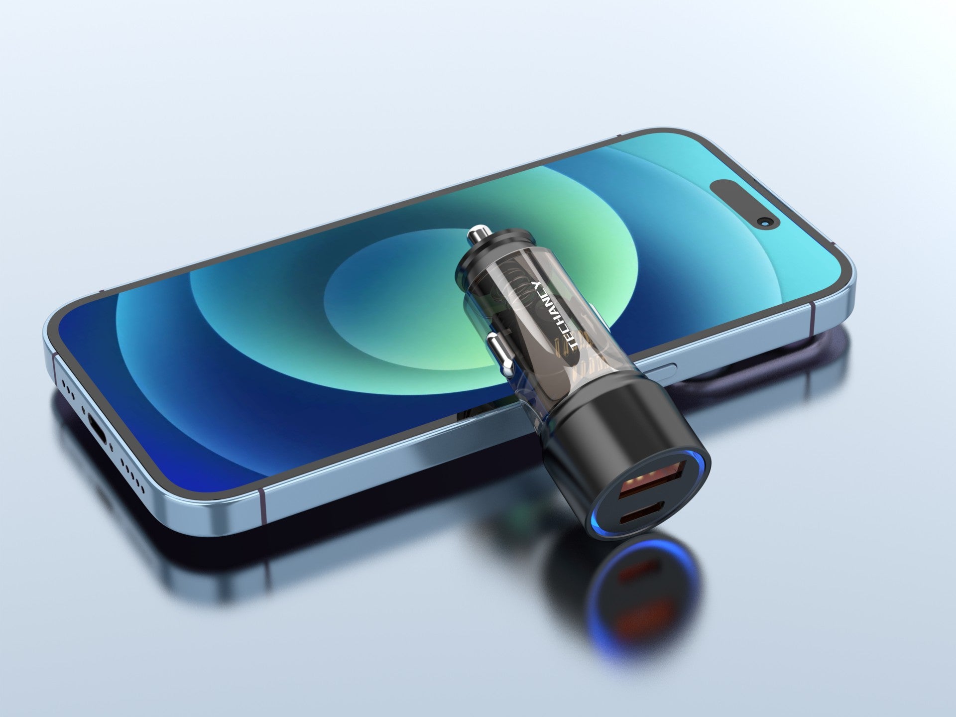 Cargador de coche Techancy TC6432 de 51 W con dos puertos USB-A y USB-C para cargar varios dispositivos. Transparente.